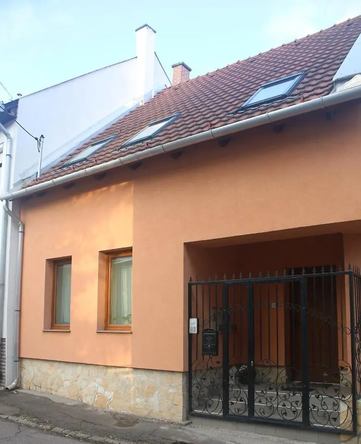 Guest house Egri Csillagocska Apartman